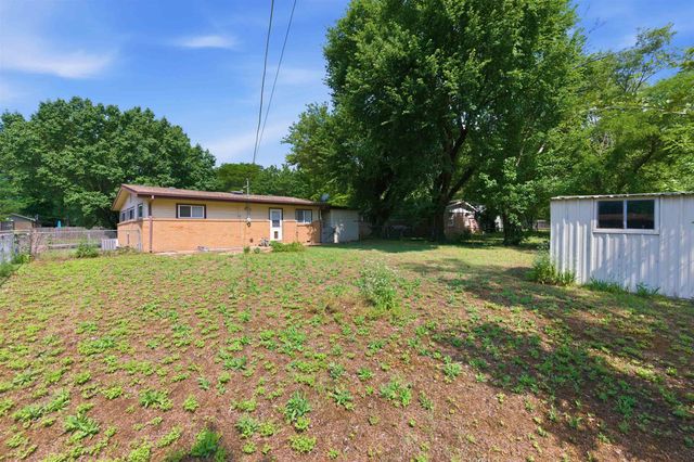 1448 N Prairie Ln, Derby, KS 67037
