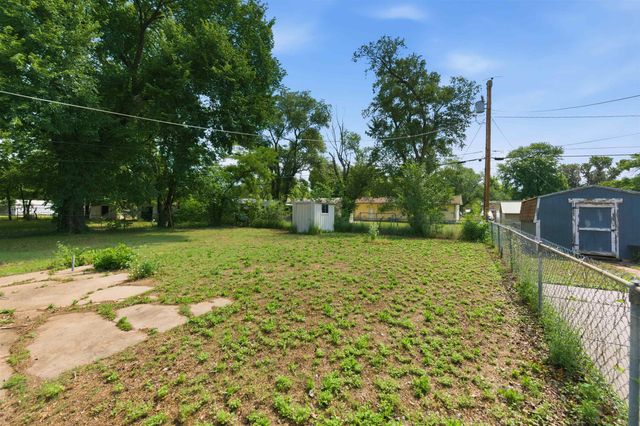 1448 N Prairie Ln, Derby, KS 67037