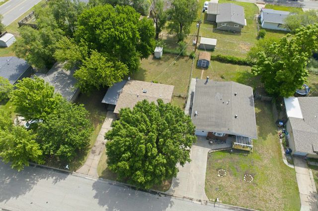 1448 N Prairie Ln, Derby, KS 67037