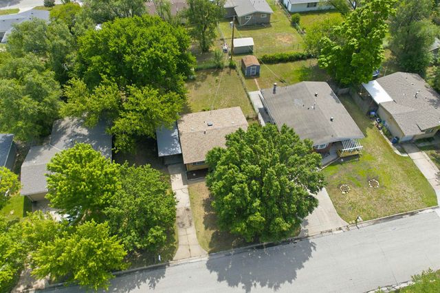 1448 N Prairie Ln, Derby, KS 67037