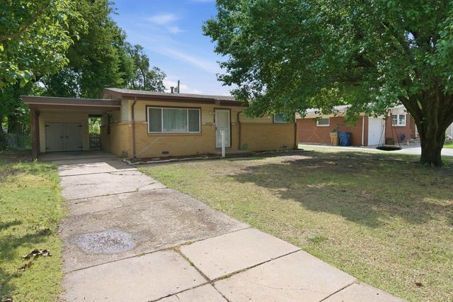 1448 N Prairie Ln, Derby, KS 67037