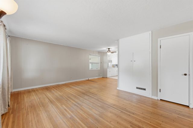 1448 N Prairie Ln, Derby, KS 67037