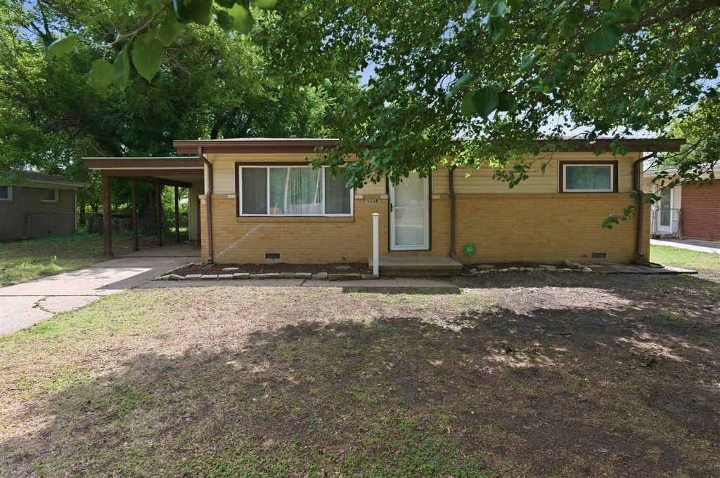 1448 N Prairie Ln, Derby, KS 67037