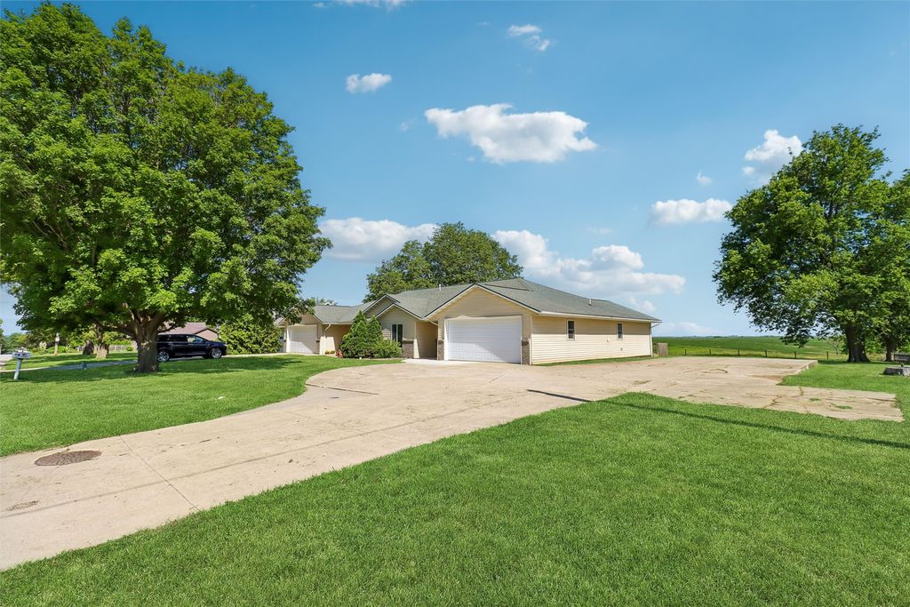 1111 Oak Street, Guthrie Center, IA 50115