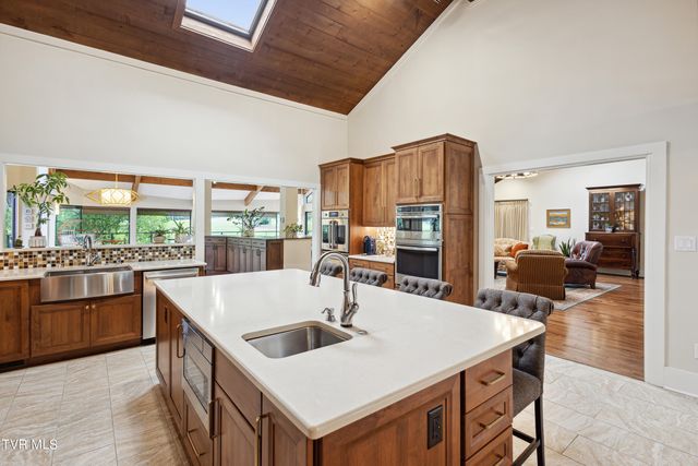 72 Fairway Drive, Bristol, TN 37620