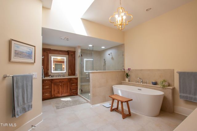 72 Fairway Drive, Bristol, TN 37620