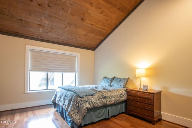 72 Fairway Drive, Bristol, TN 37620