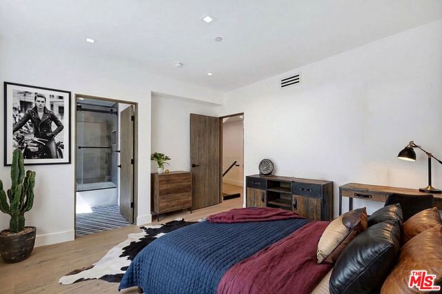 4329 Radford Avenue 2, Studio City, CA 91604