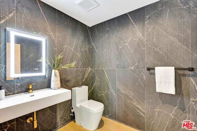 4329 Radford Avenue 2, Studio City, CA 91604