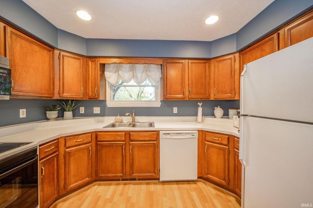 7689 Willow Ridge, Fishers, IN 46038