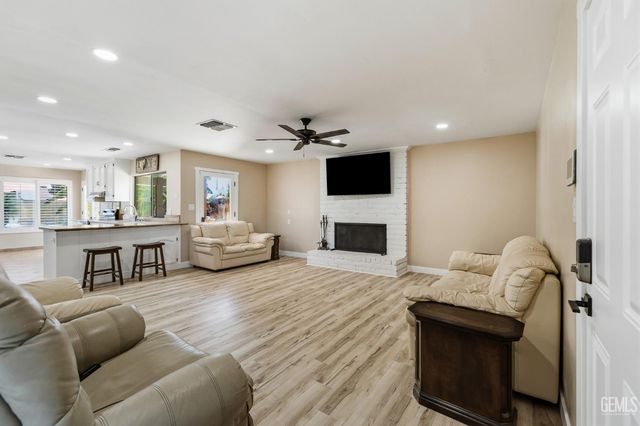 6901 inwood dr, Bakersfield, CA 93309