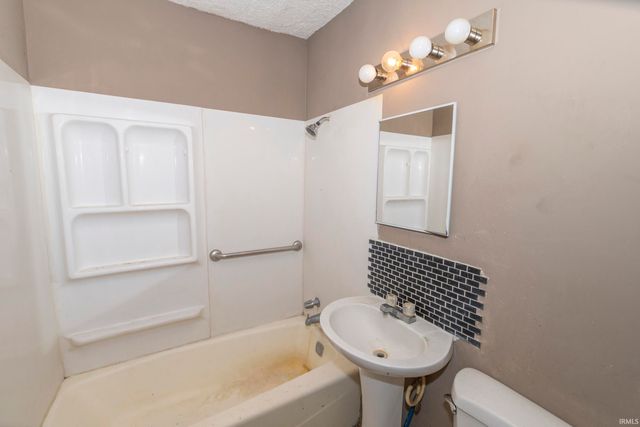 760 S Edison Avenue, South Bend, IN 46619