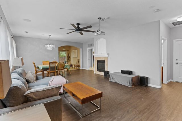 320 Arnold Gamble Cir, Sacramento, CA 95835