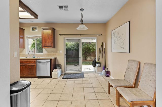 320 Arnold Gamble Cir, Sacramento, CA 95835