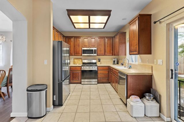 320 Arnold Gamble Cir, Sacramento, CA 95835