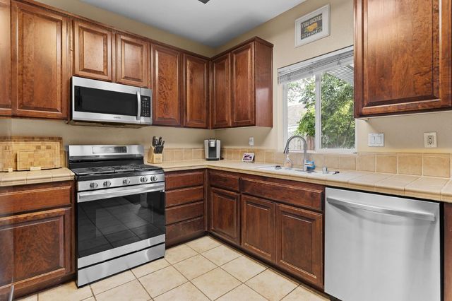 320 Arnold Gamble Cir, Sacramento, CA 95835