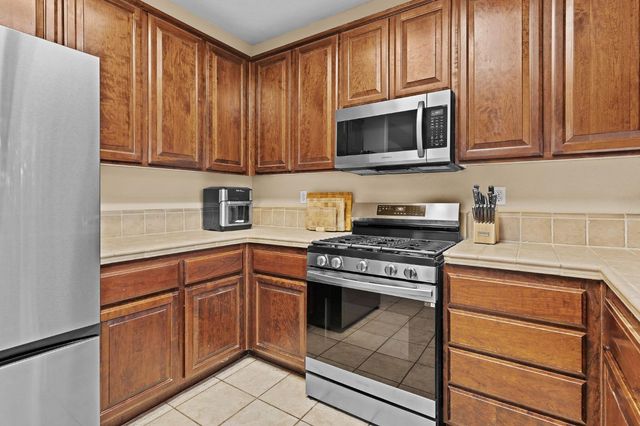 320 Arnold Gamble Cir, Sacramento, CA 95835