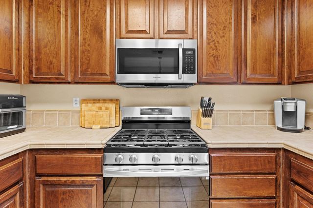 320 Arnold Gamble Cir, Sacramento, CA 95835