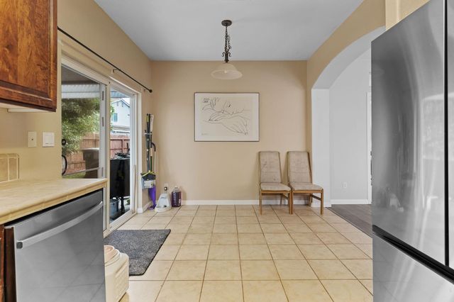 320 Arnold Gamble Cir, Sacramento, CA 95835