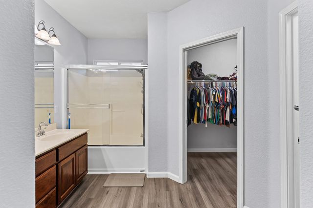 320 Arnold Gamble Cir, Sacramento, CA 95835