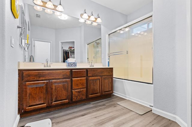 320 Arnold Gamble Cir, Sacramento, CA 95835