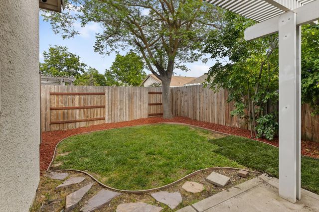 320 Arnold Gamble Cir, Sacramento, CA 95835