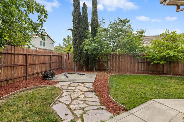 320 Arnold Gamble Cir, Sacramento, CA 95835