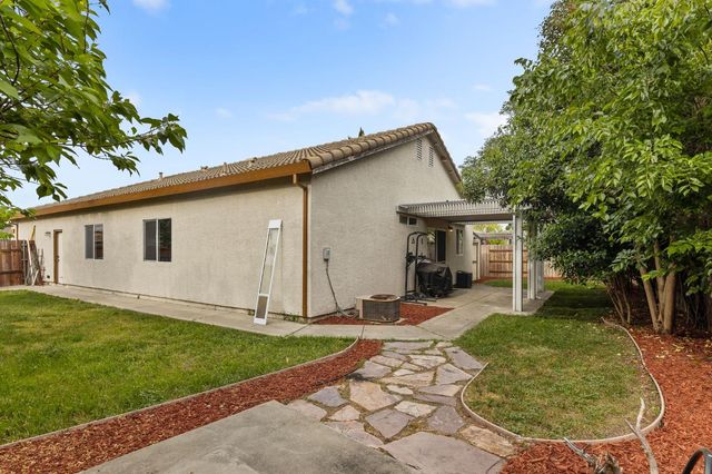 320 Arnold Gamble Cir, Sacramento, CA 95835