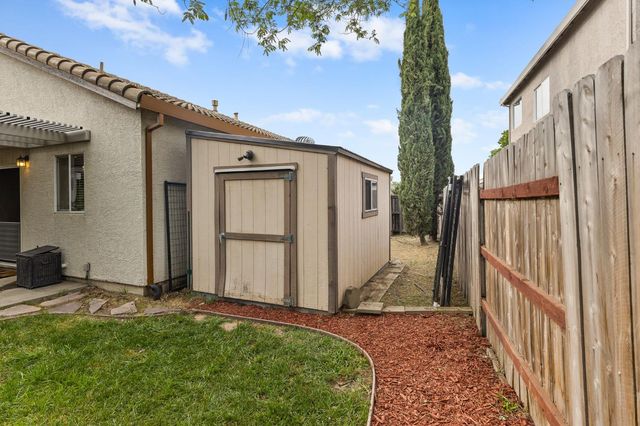 320 Arnold Gamble Cir, Sacramento, CA 95835