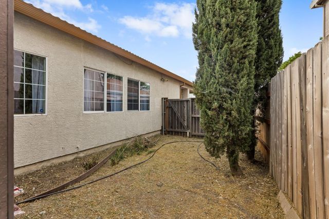 320 Arnold Gamble Cir, Sacramento, CA 95835