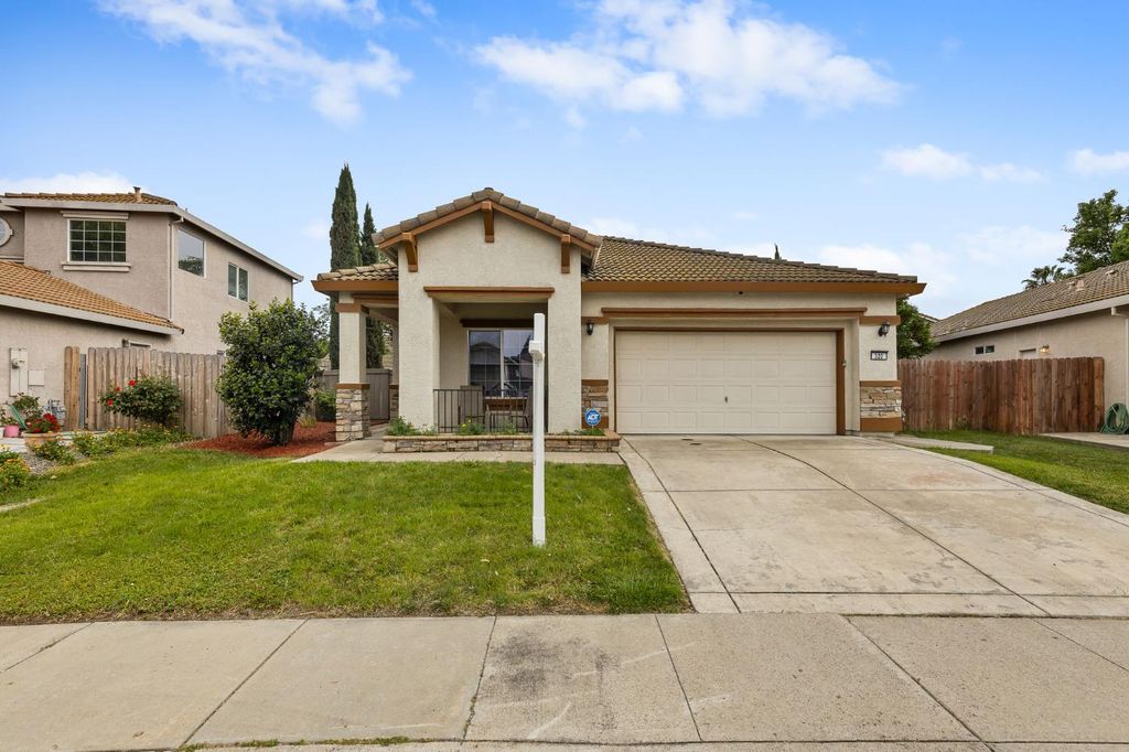 320 Arnold Gamble Cir, Sacramento, CA 95835