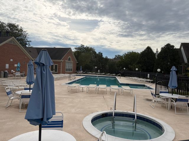 1633 Penny Lane, Crystal Lake, IL 60014