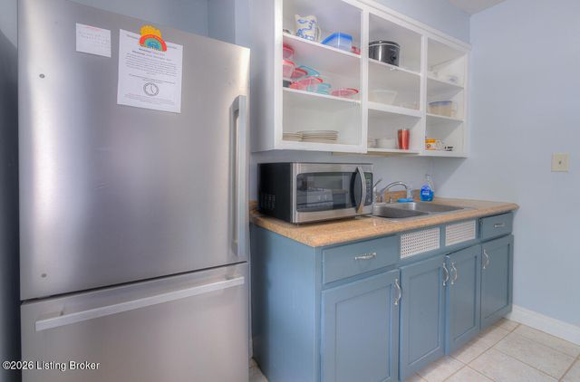 2316 Grinstead Dr 4, Louisville, KY 40204