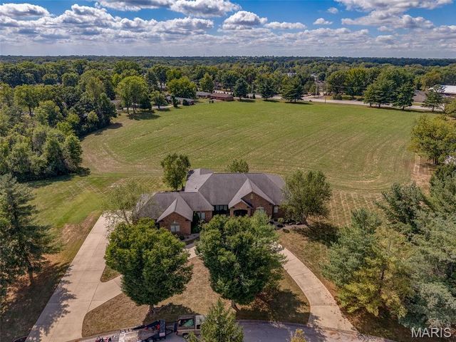 4715 Richland Woods Court, Alton, IL 62002