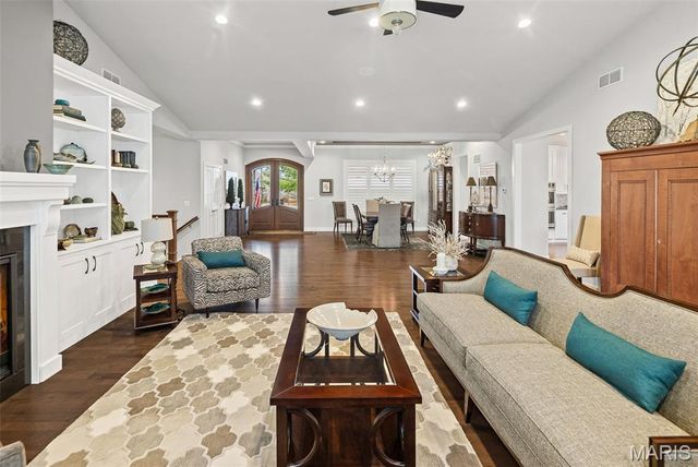 4715 Richland Woods Court, Alton, IL 62002