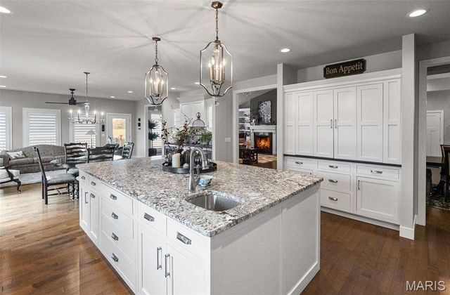 4715 Richland Woods Court, Alton, IL 62002