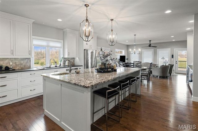 4715 Richland Woods Court, Alton, IL 62002