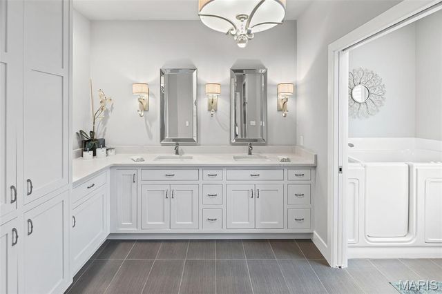 4715 Richland Woods Court, Alton, IL 62002