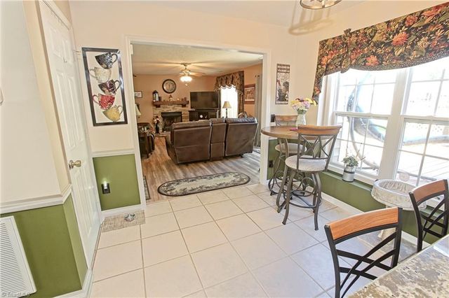 816 Eagle Point Drive, Kernersville, NC 27284