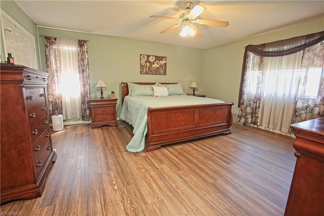 816 Eagle Point Drive, Kernersville, NC 27284