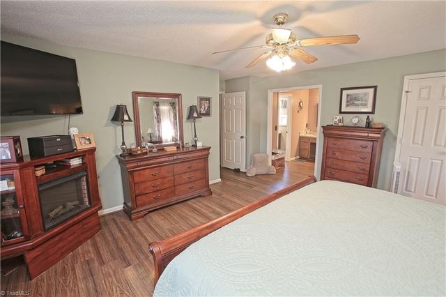 816 Eagle Point Drive, Kernersville, NC 27284