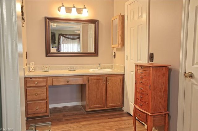 816 Eagle Point Drive, Kernersville, NC 27284