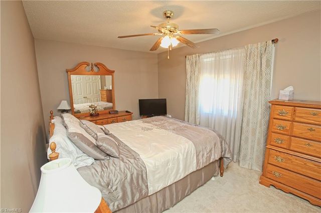 816 Eagle Point Drive, Kernersville, NC 27284