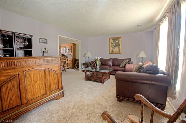 816 Eagle Point Drive, Kernersville, NC 27284