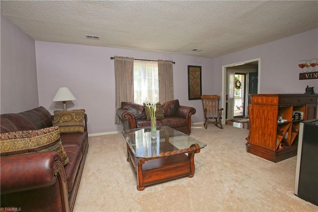 816 Eagle Point Drive, Kernersville, NC 27284