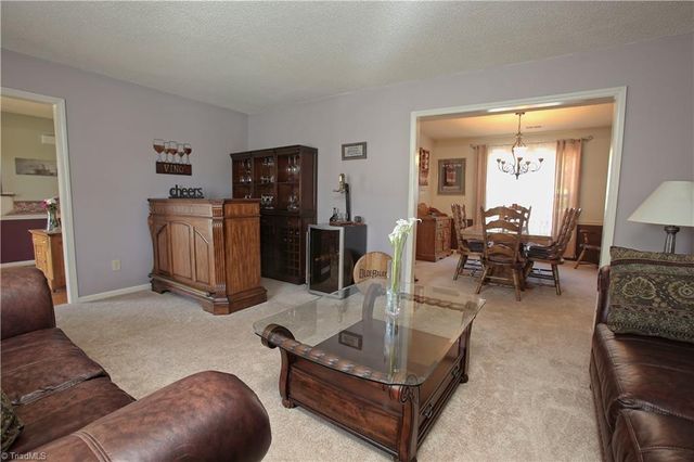 816 Eagle Point Drive, Kernersville, NC 27284