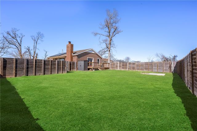 805 W Norwood Street, Rogers, AR 72756