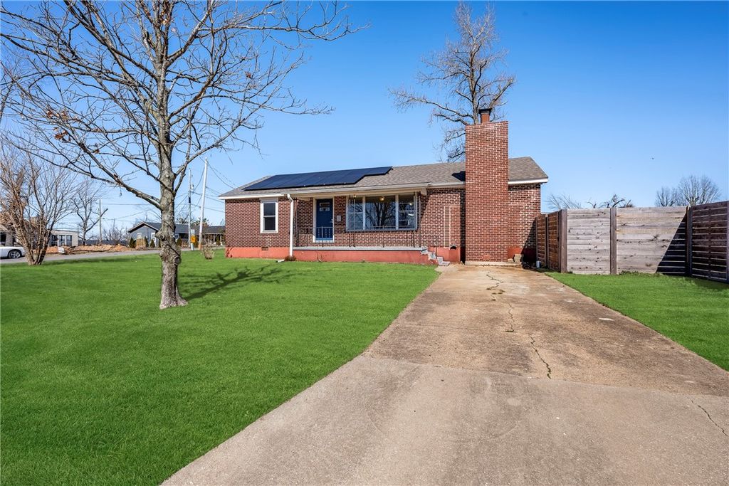 805 W Norwood Street, Rogers, AR 72756