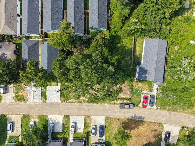16716 E Ivanhoe, Montgomery, TX 77316