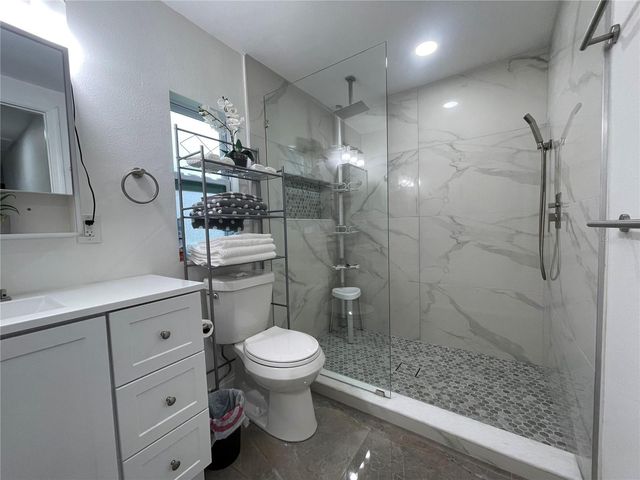 8002 48TH AVENUE N, St Petersburg, FL 33709